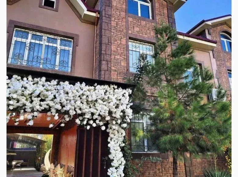 Продаётся 8-комнатный дом, 6 сот., 260 м² — Сергелийский район