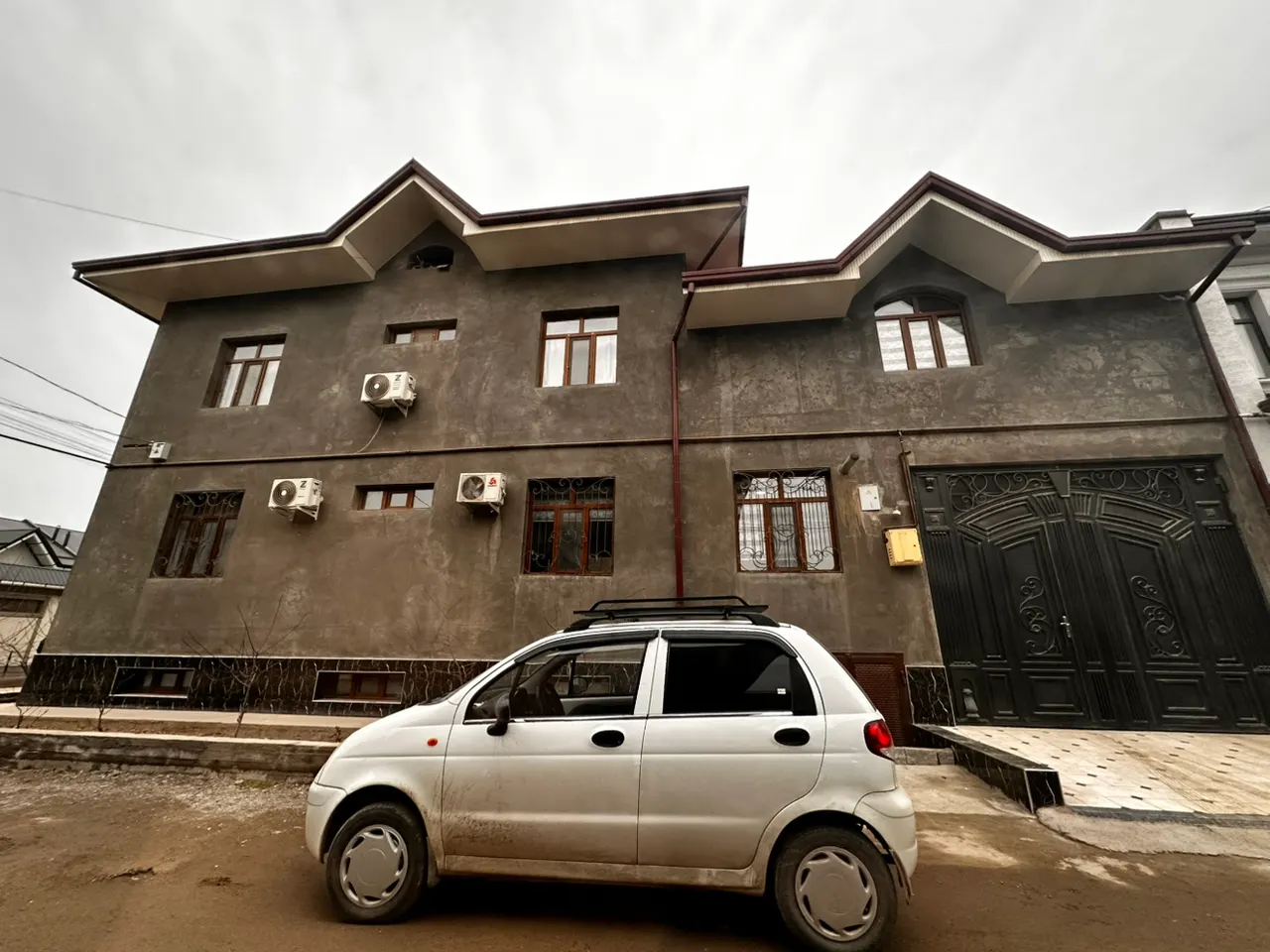 Sotiladi 6 xonali hovli uy, 2.5 sotix, 165 m² — Sergeli tumani
