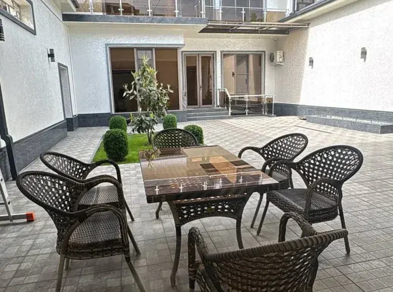 Сдаётся 6-комнатный дом, 3 сот., 300 м², 2/2 этаж — Яккасарайский район