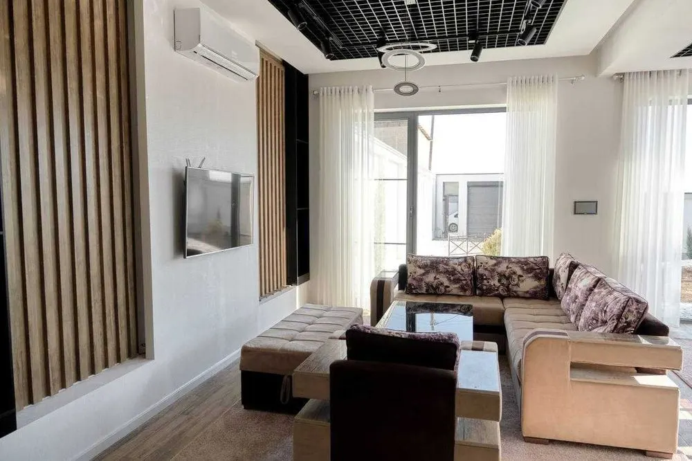 Sotiladi 6 xonali hovli uy, 24 sotix, 300 m² — Yashnobod tumani