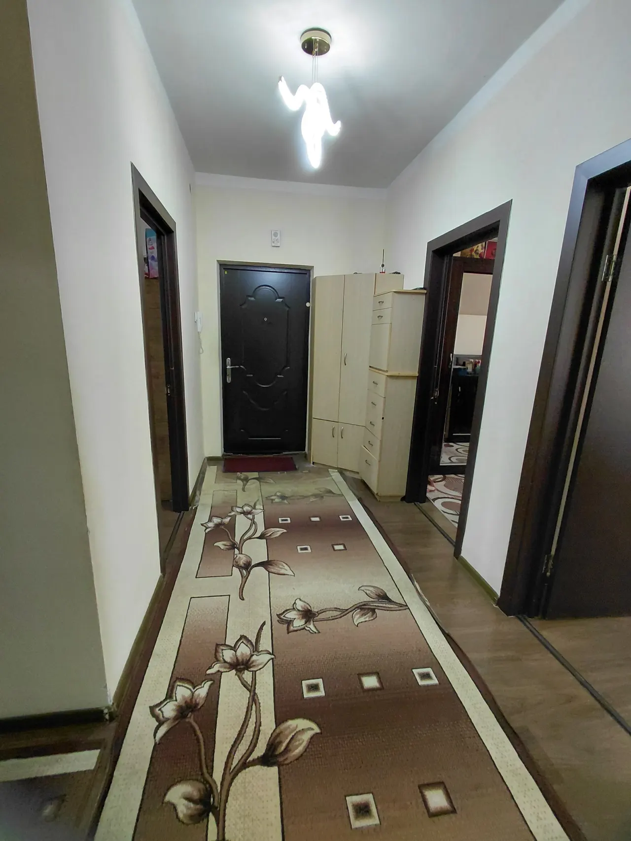 Sotiladi 3 xonali kvartira, 76 m², 8/9 qavat — Yangihayot tumani
