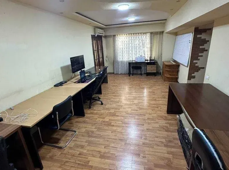 Sotiladi 4 xonali kvartira, 105 m², 2/9 qavat — Mirzo Ulugʻbek tumani