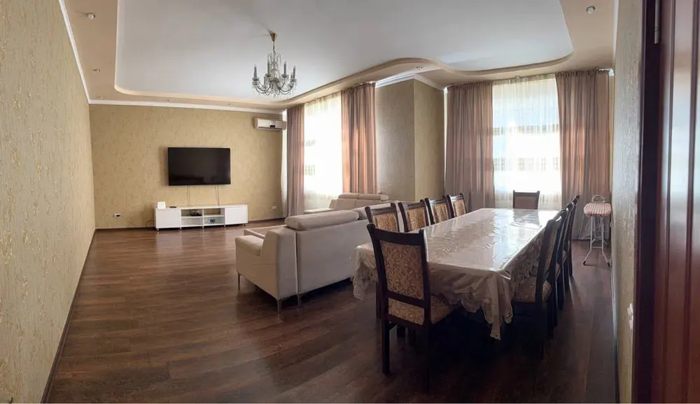 Сдаётся 4-комнатная квартира, 180 м², 3/8 этаж — Мирабадский район