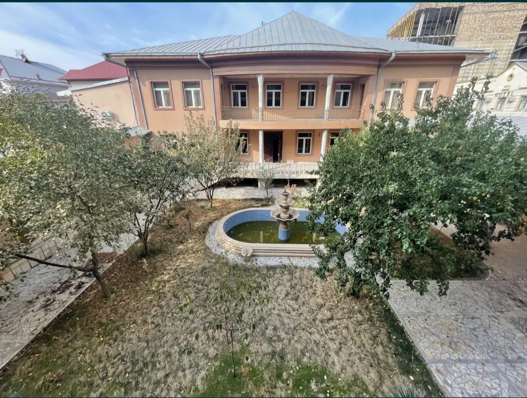 Сотилади офис, 2700 м², 12.6 сотих, 3/3 қават — Миробод тумани