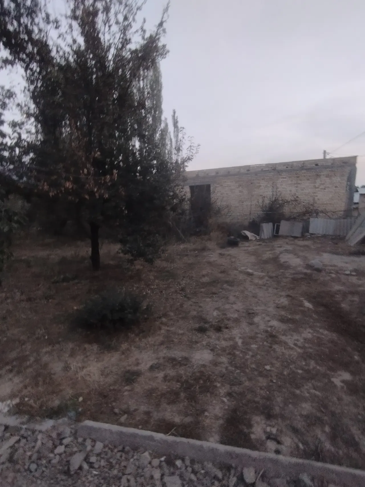 Sotiladi 4 xonali hovli uy, 10 sotix — Toshkent viloyati
