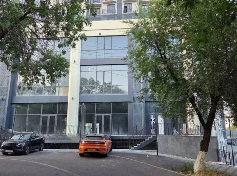 Продаётся коммерческое помещение, 1000 м², 1/14 этаж — Яккасарайский район