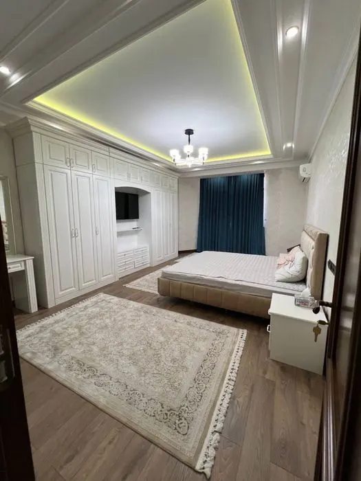 Сдаётся 4-комнатная квартира, 174 м², 4/9 этаж — Яккасарайский район