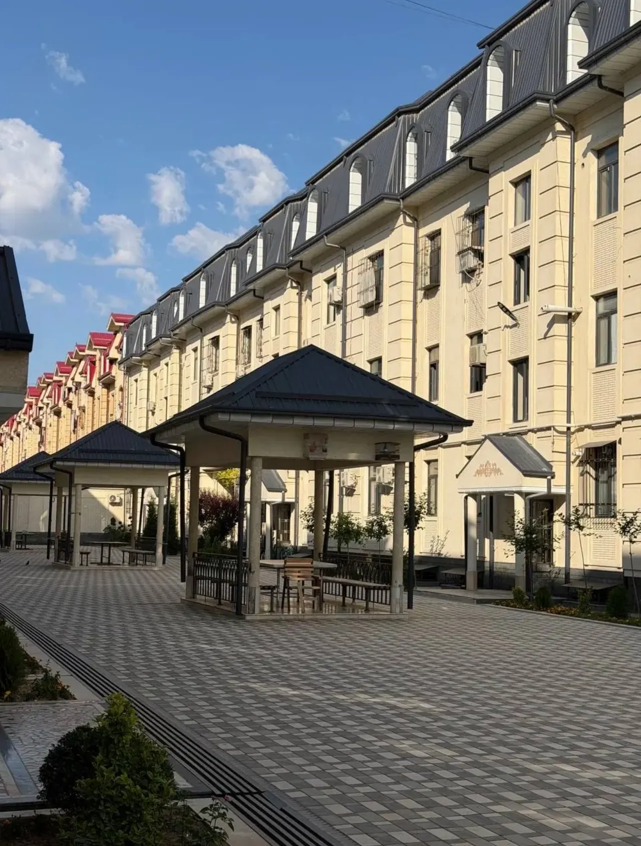 Продаётся 6-комнатная квартира, 140.5 м², 3/3 этаж — Ташкентский район