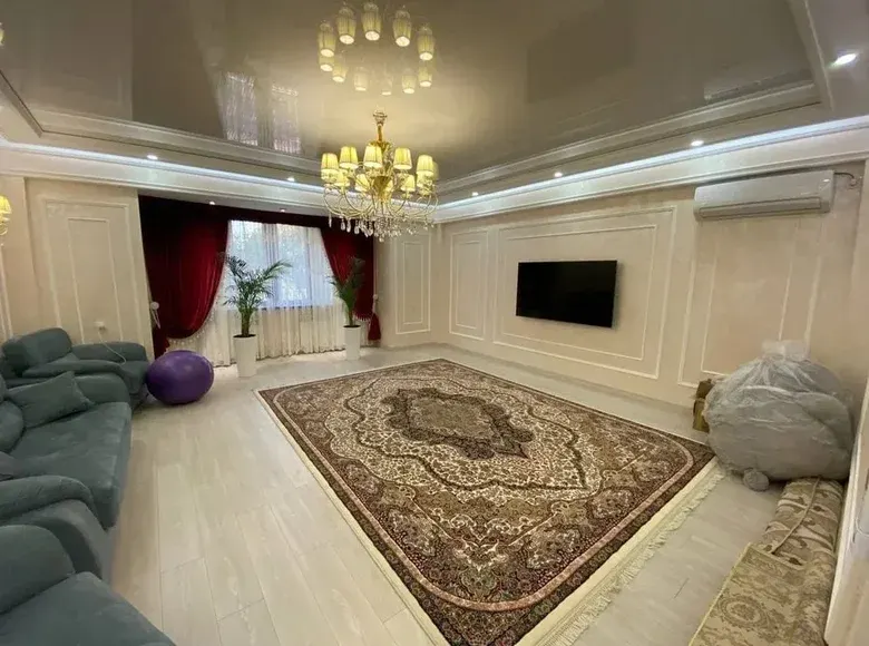 Sotiladi 3 xonali kvartira, 102 m², 3/10 qavat — Mirobod tumani