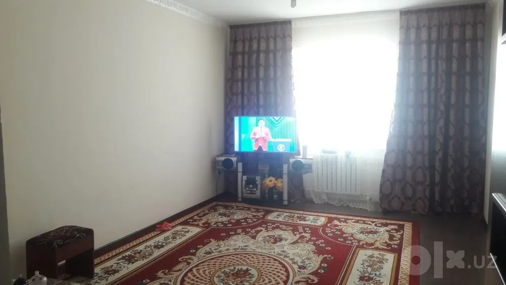 Продаётся 3-комнатная квартира, 69 м², 1/5 этаж — Чирчик
