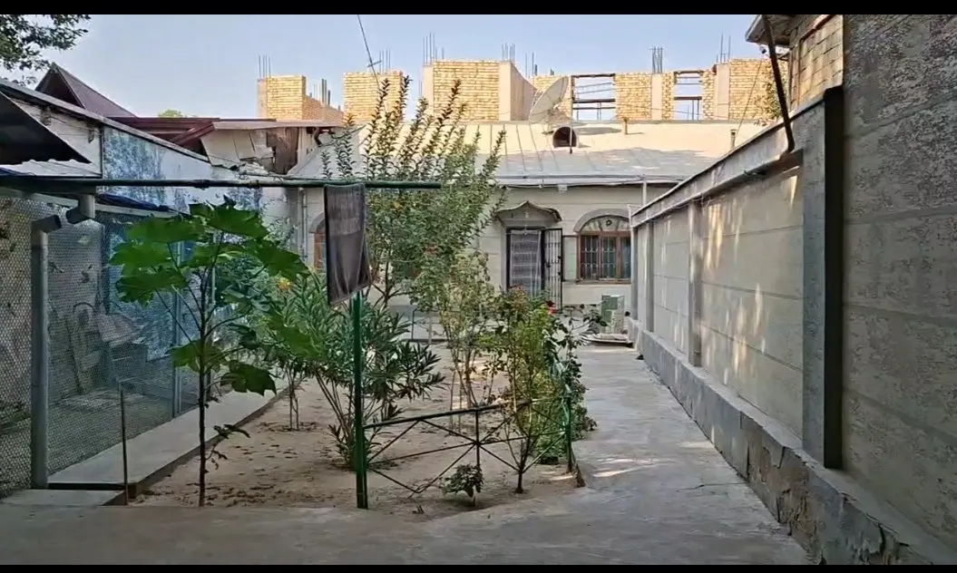 Sotiladi hovli uy, 3,3 sotix, 2 qavatli — Mirobod tumani