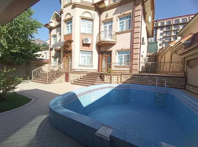 Ижарага берилади 10 хонали ҳовли уй, 7 сотих, 380 м², 1/3 қават — Мирзо Улуғбек тумани