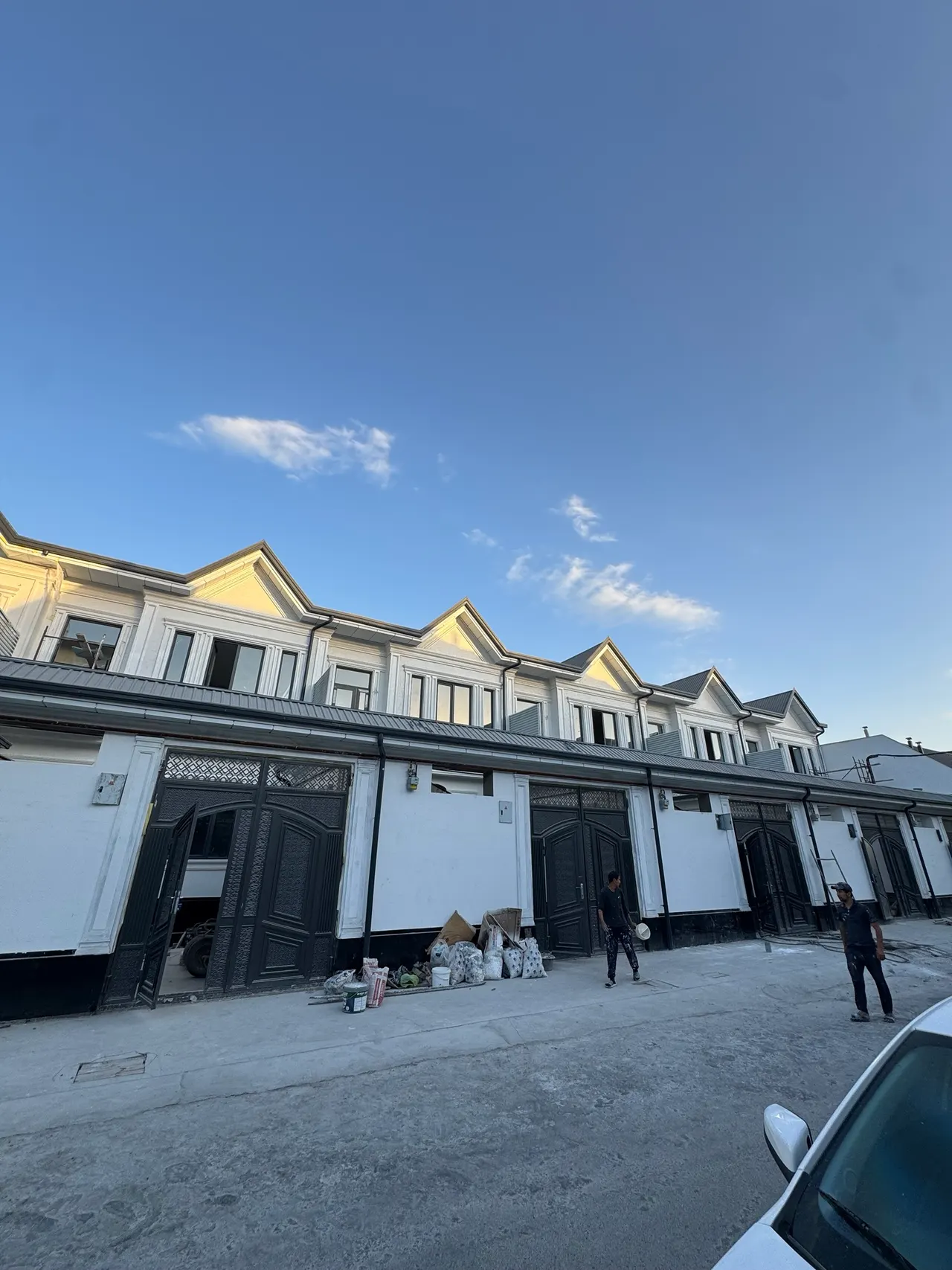 Sotiladi 5 xonali hovli uy, 1,3 sotix, 3 qavatli — Sergeli tumani