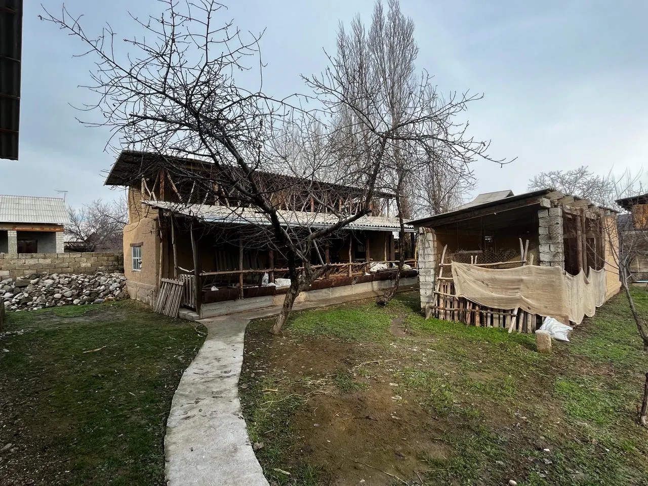 Продаётся 5-комнатный дом, 6 сот., 1 этаж — Юкоричирчикский район
