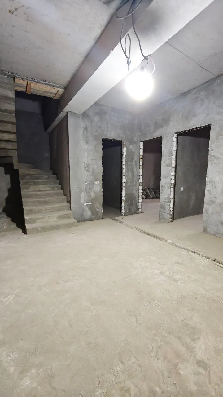 Sotiladi 6 xonali kvartira, 244 m², 9/10 qavat — Yakkasaroy tumani