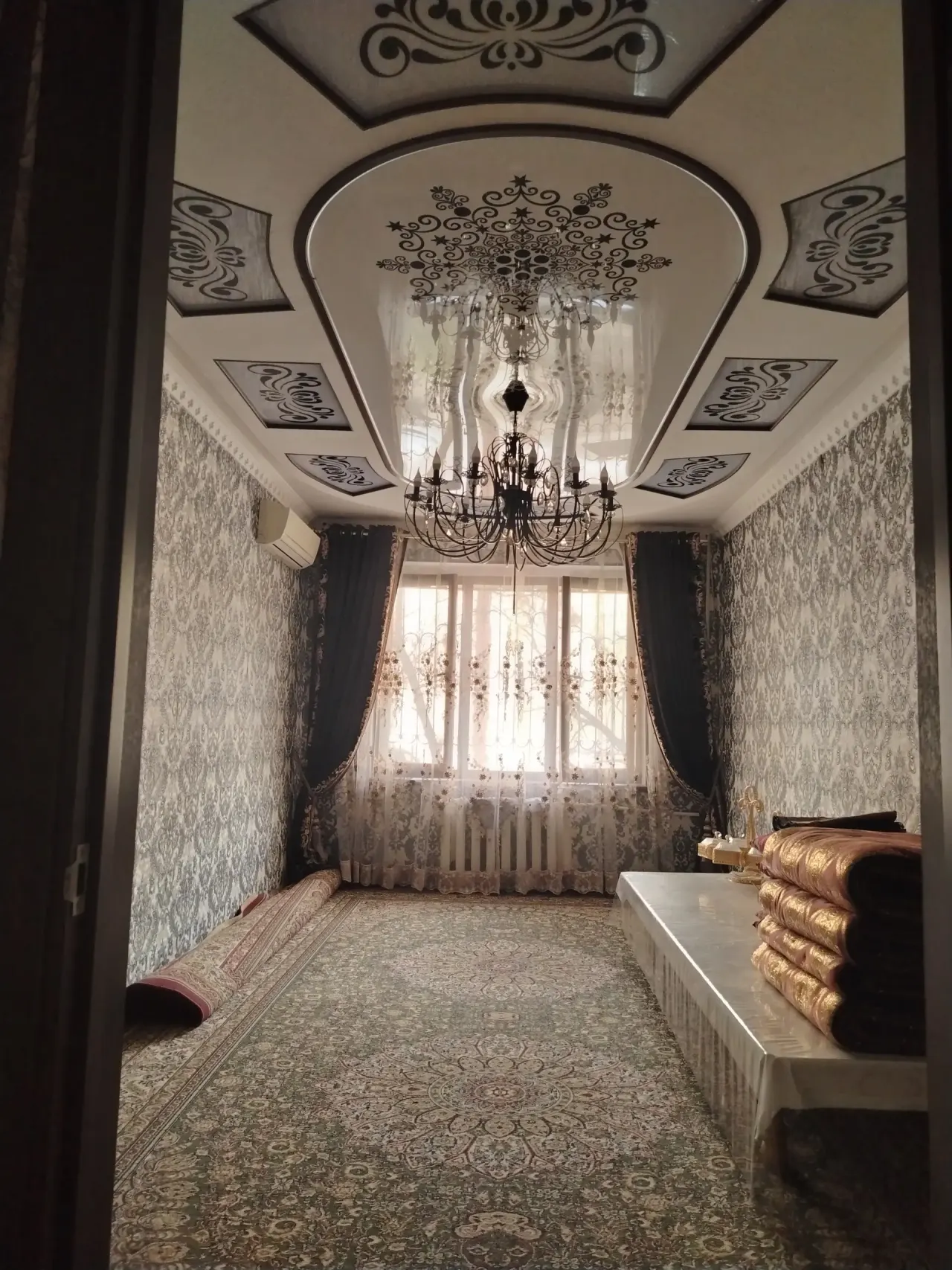 Продаётся 4-комнатная квартира, 87 м², 1/5 этаж — Навои