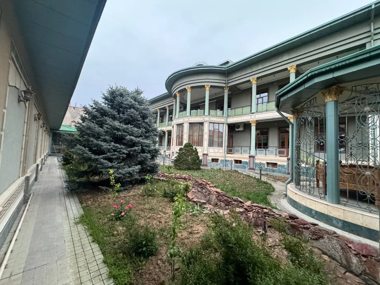 Продаётся 11-комнатный дом, 12 сот., 2 этажа — Шайхантахурский район