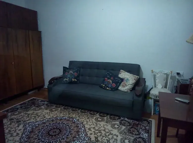 Продаётся 1-комнатная квартира, 38 м², 1/3 этаж — Мирзо-Улугбекский район