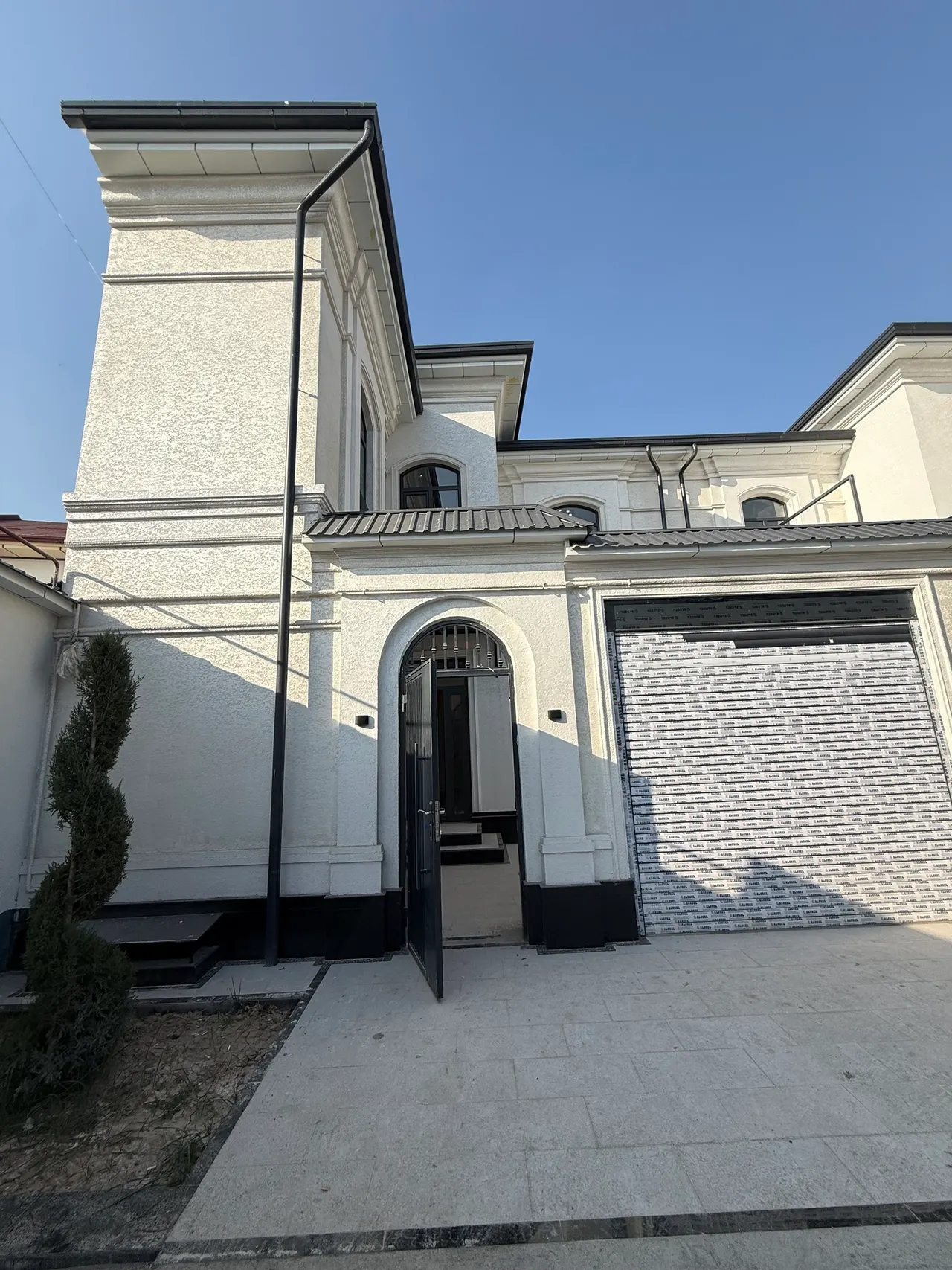 Sotiladi hovli uy, 1,5 sotix, 2 qavatli — Yangihayot tumani