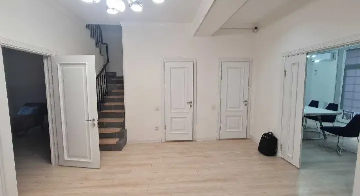 Ижарага берилади 5 хонали квартира, 150 м², 8/9 қават — Миробод тумани