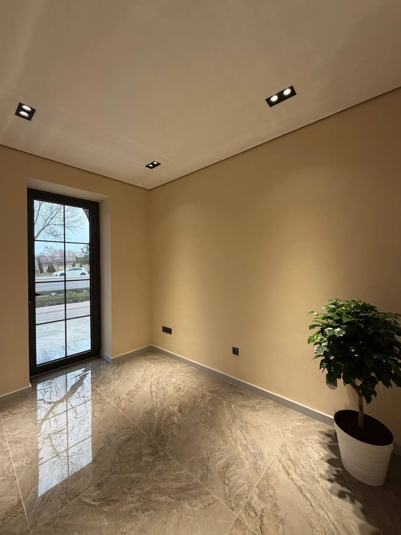 Ijaraga beriladi tijorat binosi, 85 m² — Yakkasaroy tumani