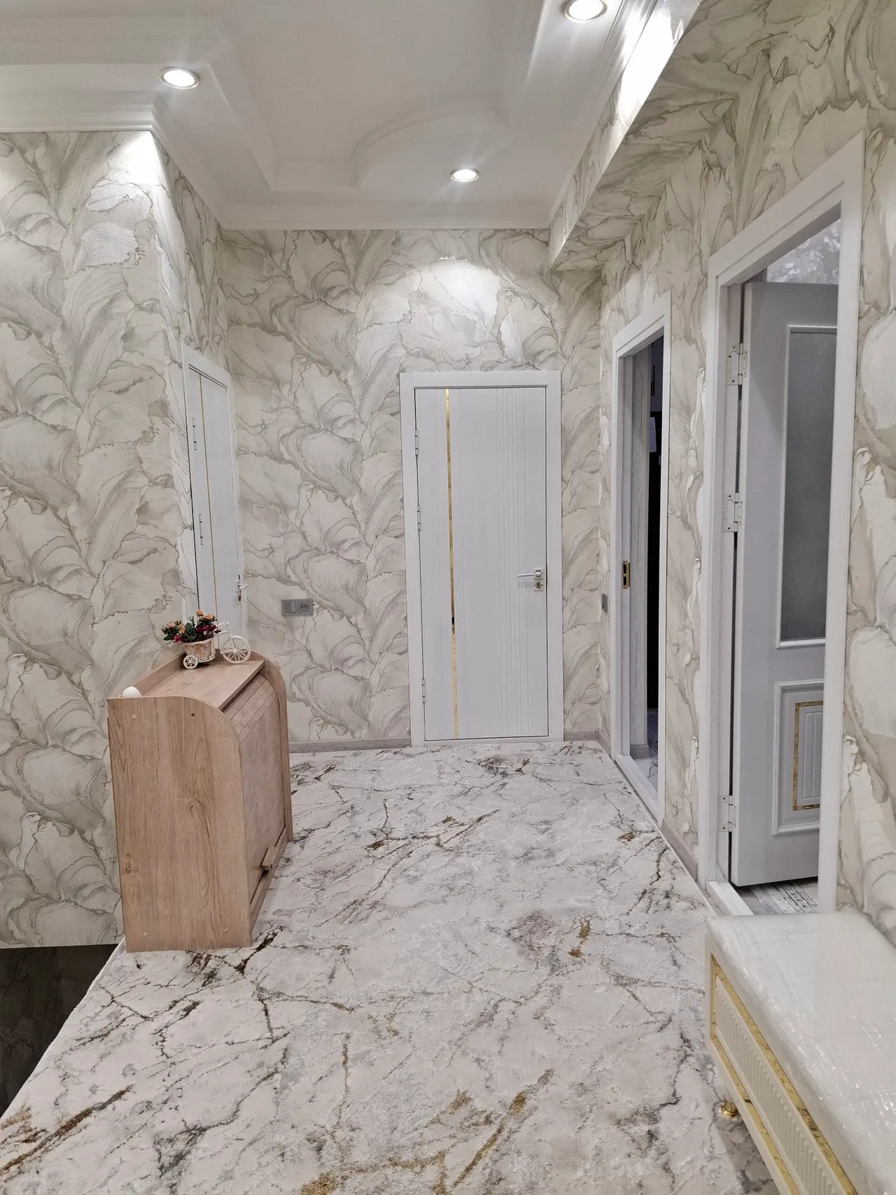 Продаётся 3-комнатная квартира, 105 м², 1/3 этаж — Алмазарский район