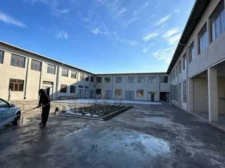 Продаётся коммерческое помещение, 5400 м², 1/2 этаж — Зангиатинский район