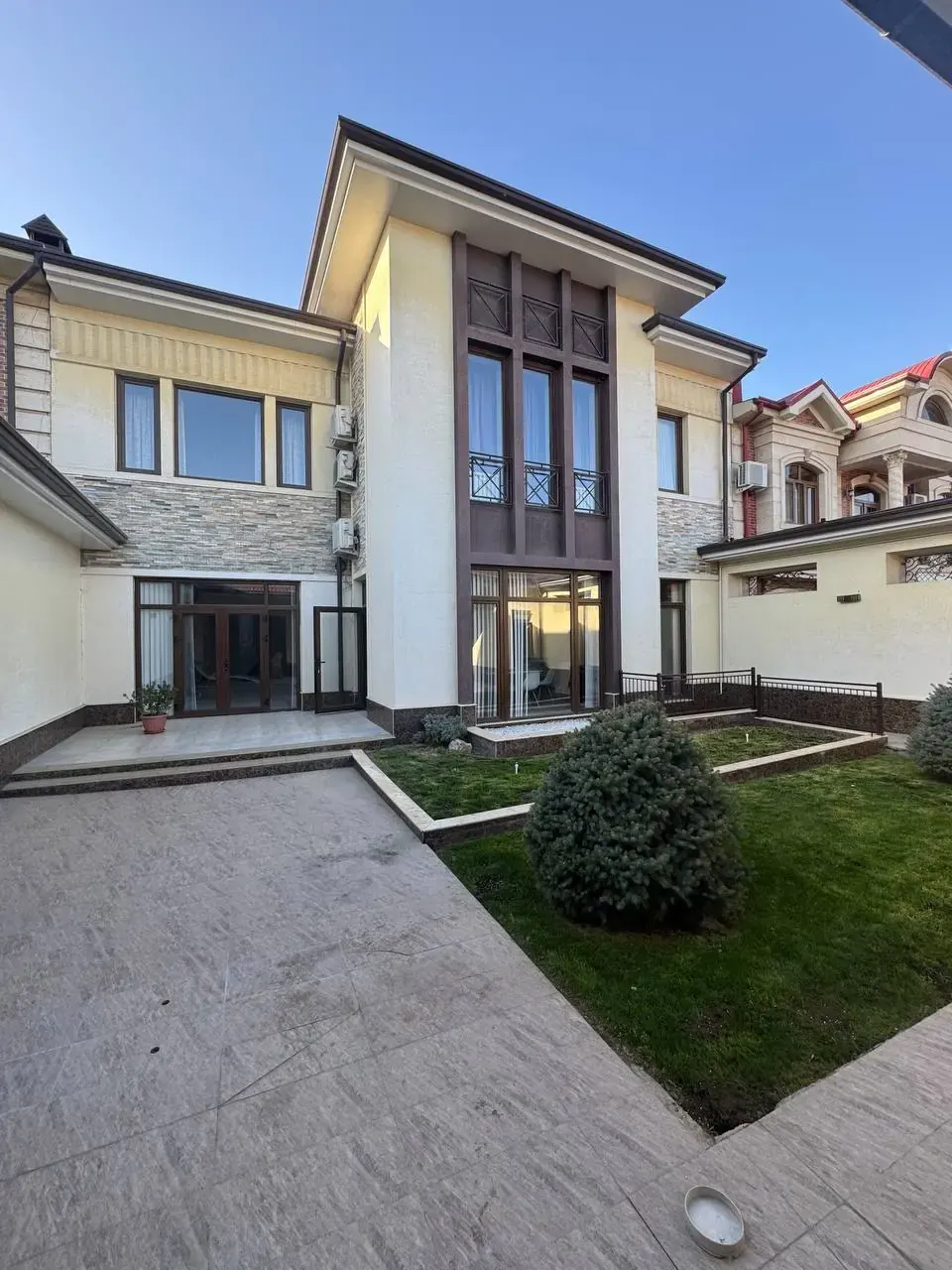 Sotiladi 6 xonali hovli uy, 4 sotix, 2 qavatli — Mirzo Ulugʻbek tumani