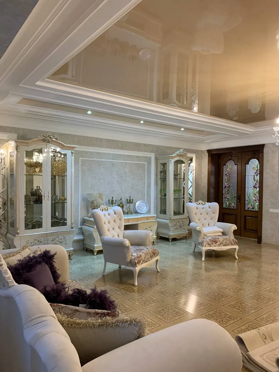 Ижарага берилади 4 хонали квартира, 200 м², 4/5 қават — Миробод тумани