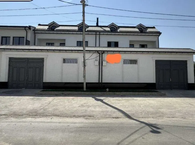 Сотилади 8 хонали ҳовли уй, 2 сотих, 480 м² — Янгиҳаёт тумани