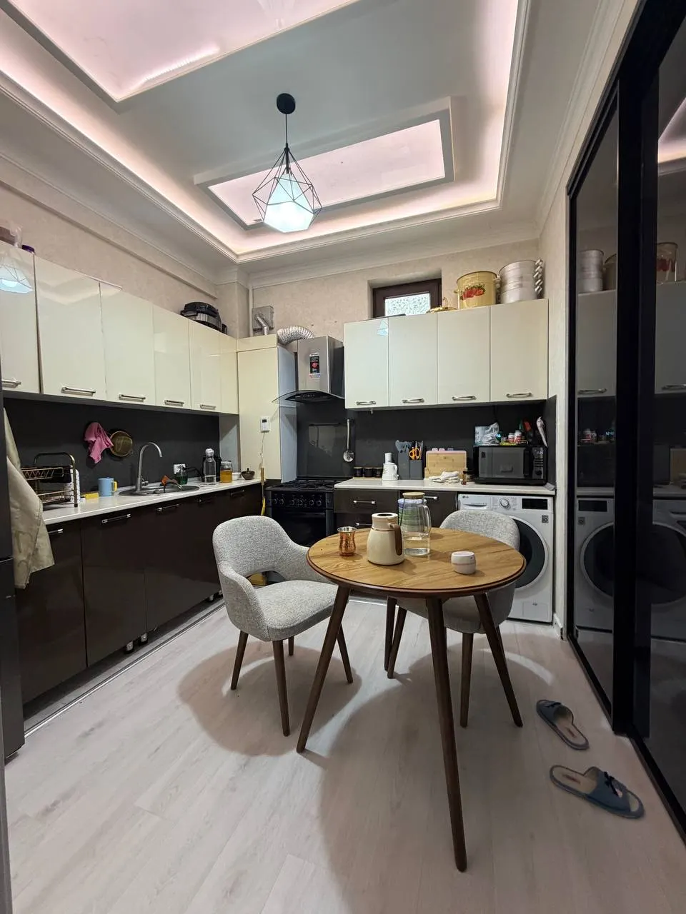 Сотилади 2 хонали квартира, 65 м², 2/4 қават — Яккасарой тумани