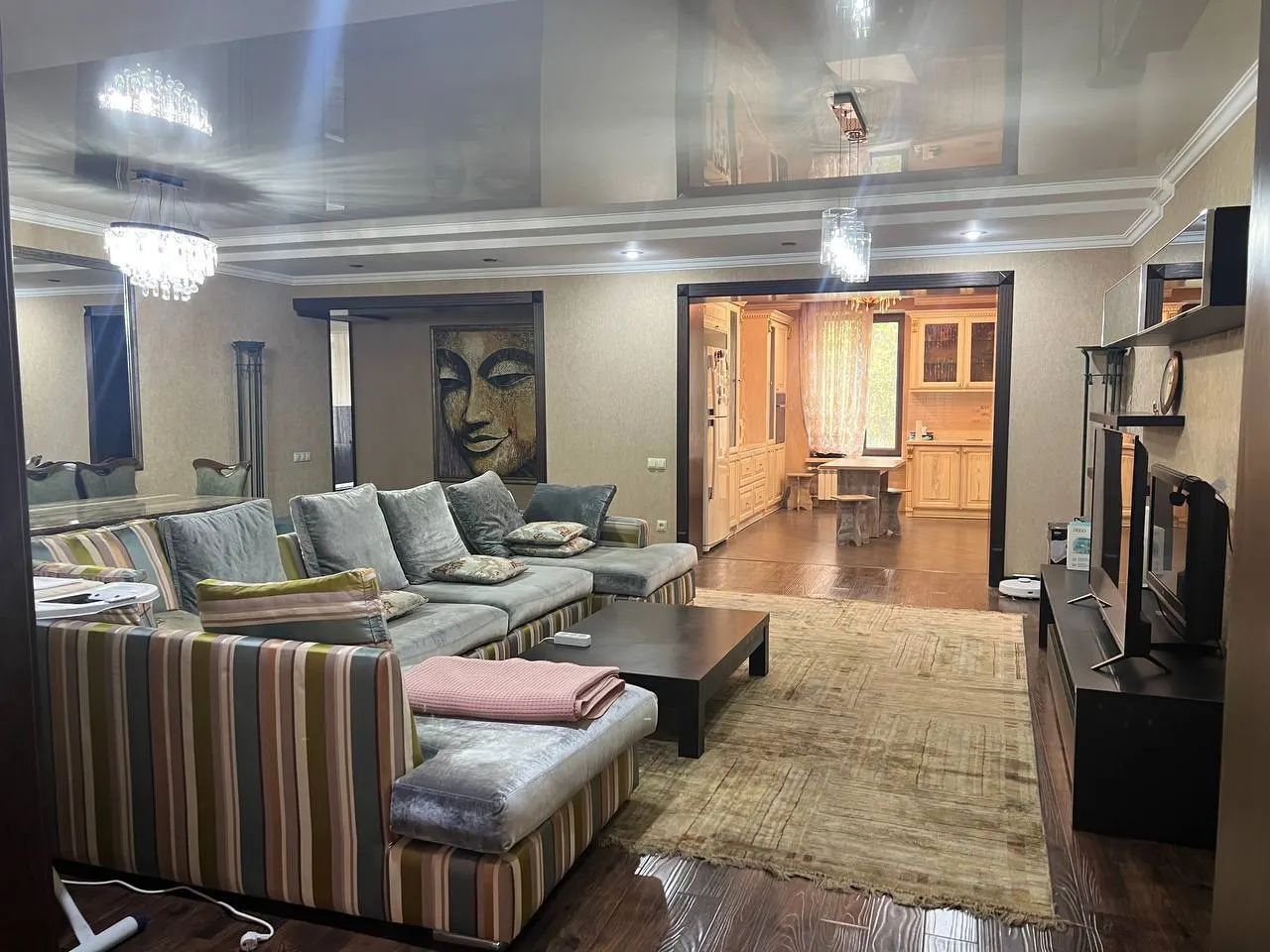 Sotiladi 6 xonali kvartira, 220 m², 5/6 qavat — Mirobod tumani