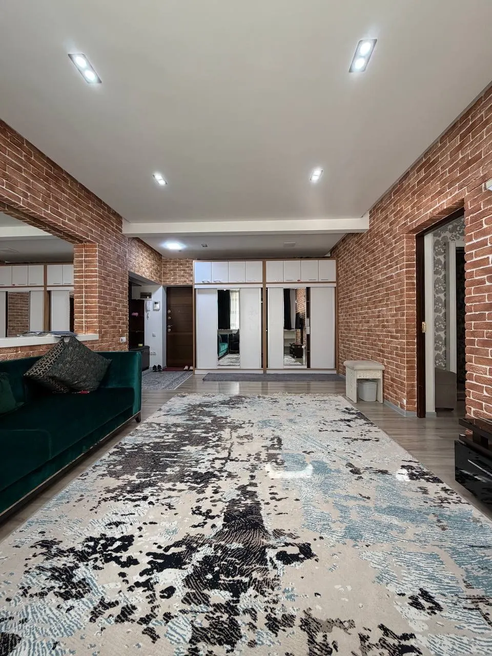 Продаётся 2-комнатная квартира, 74 м², 3/9 этаж — Чиланзарский район