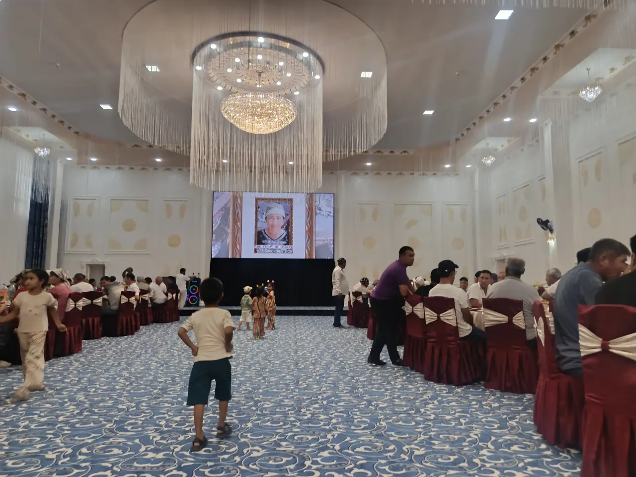 Sotiladi tijorat binosi, 10000 m², 2/3 qavat — Yuqorichirchiq tumani
