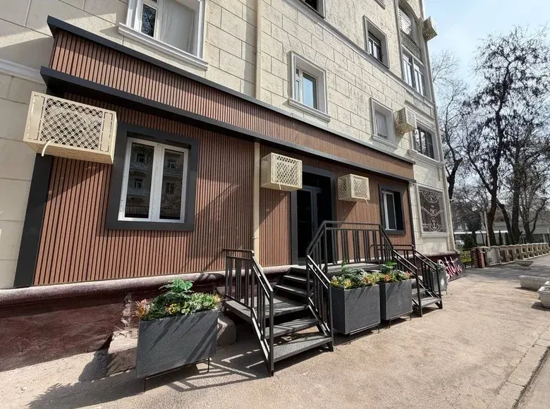 Продаётся коммерческое помещение, 100 м² — Яккасарайский район