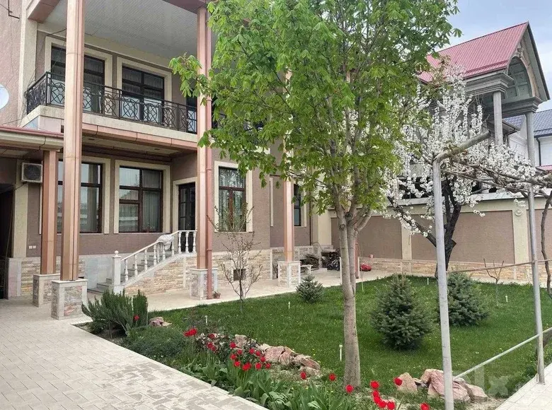Sotiladi 8 xonali hovli uy, 6 sotix, 600 m², 2/2 qavat — Yunusobod tumani