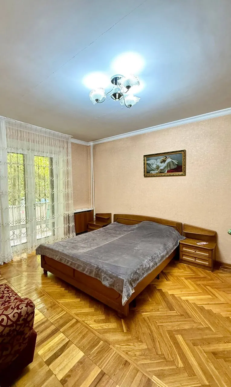 Продаётся 3-комнатная квартира, 100 м², 2/4 этаж — Мирабадский район