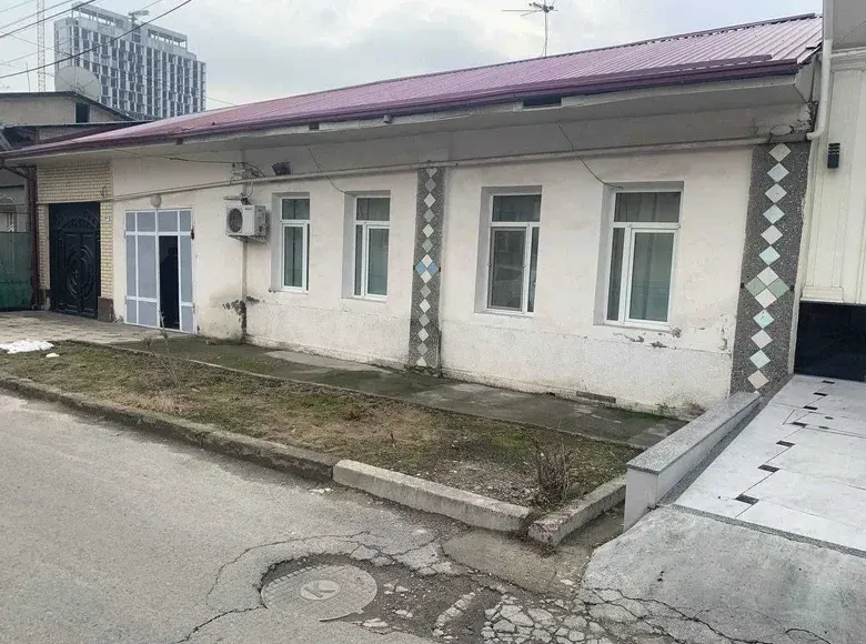 Sotiladi 5 xonali hovli uy, 112 m² — Yakkasaroy tumani