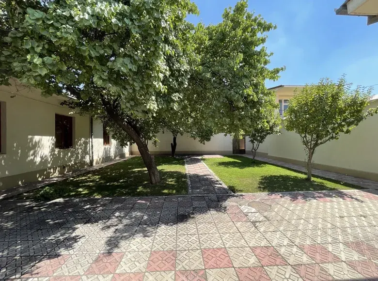 Сотилади 10 хонали ҳовли уй, 1 сотих, 1000 м² — Миробод тумани