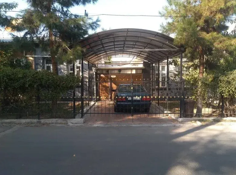 Sotiladi 7 xonali hovli uy, 3.9 sotix, 350 m² — Toshkent shahri