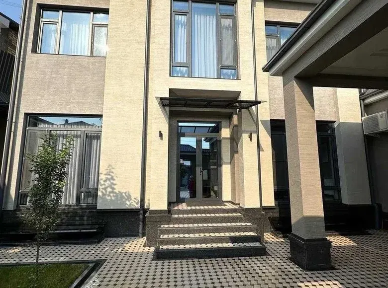 Ижарага берилади 5 хонали ҳовли уй, 3,3 сотих, 350 м², 2 қаватли — Яккасарой тумани