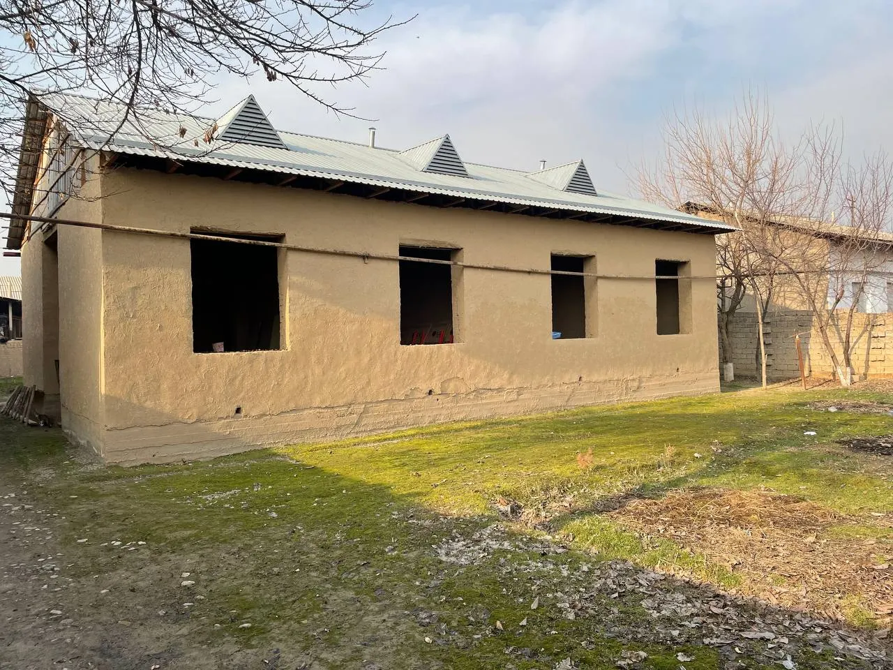 Sotiladi 6 xonali hovli uy, 8 sotix — Toshkent viloyati