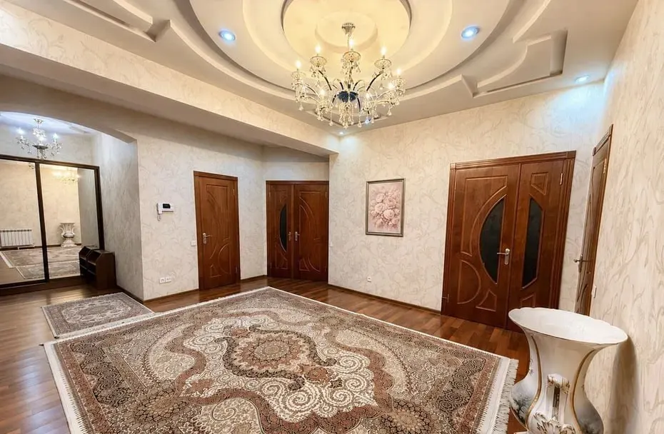 Sotiladi 3 xonali kvartira, 160 m², 9/9 qavat — Mirobod tumani