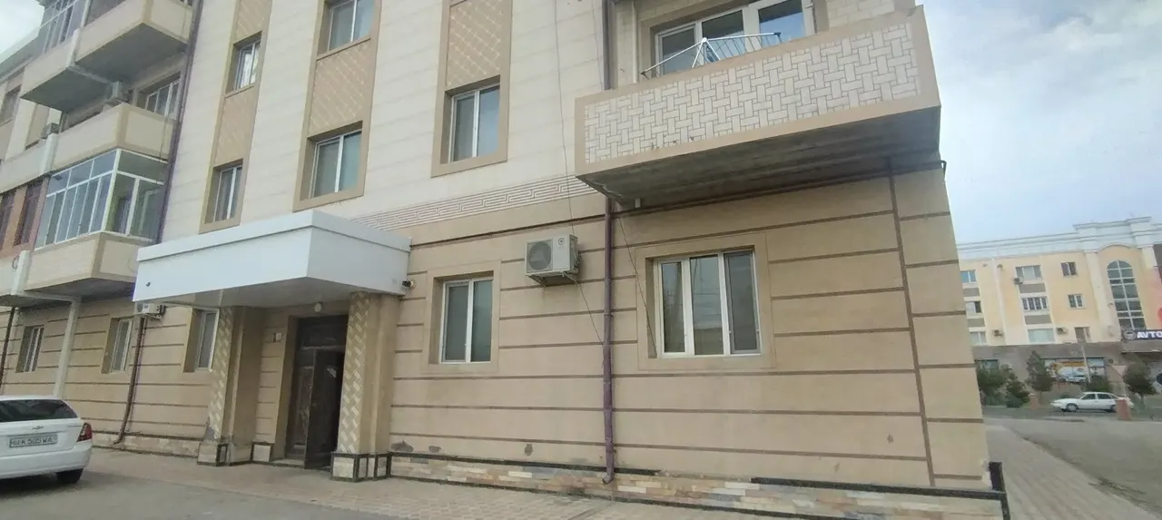 Сотилади 3 хонали квартира, 96,4 м², 2/4 қават — Гулистон шаҳри