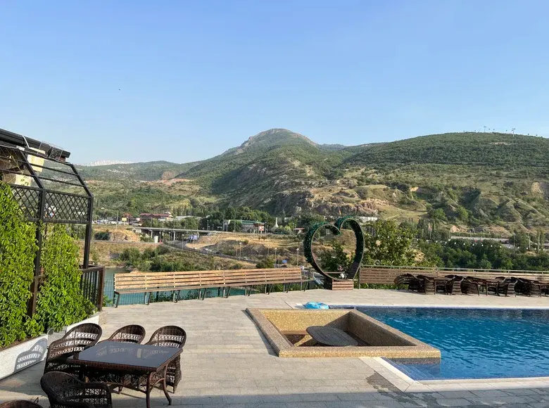 Sotiladi tijorat binosi, 3876 m², 40 sotix — Boʻstonliq tumani