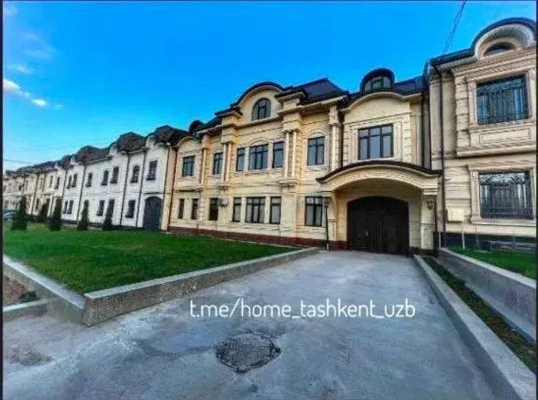 Сотилади 8 хонали ҳовли уй, 700 м² — Юнусобод тумани
