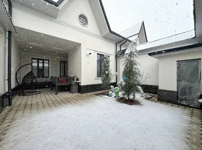 Sotiladi 4 xonali hovli uy, 2 sotix, 122 m²