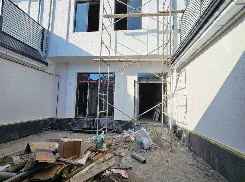 Sotiladi 6 xonali hovli uy, 1.8 sotix, 200 m² — Sergeli tumani