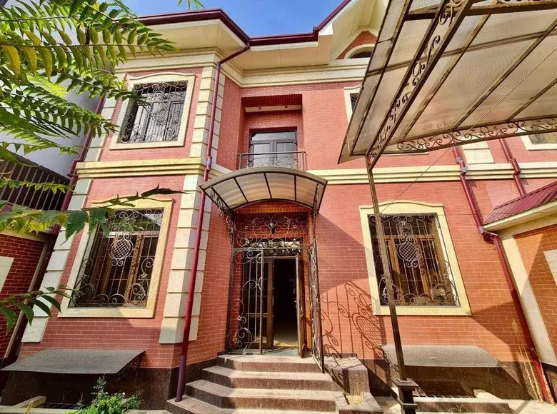 Sotiladi 5 xonali hovli uy, 300 m² — Mirzo Ulugʻbek tumani