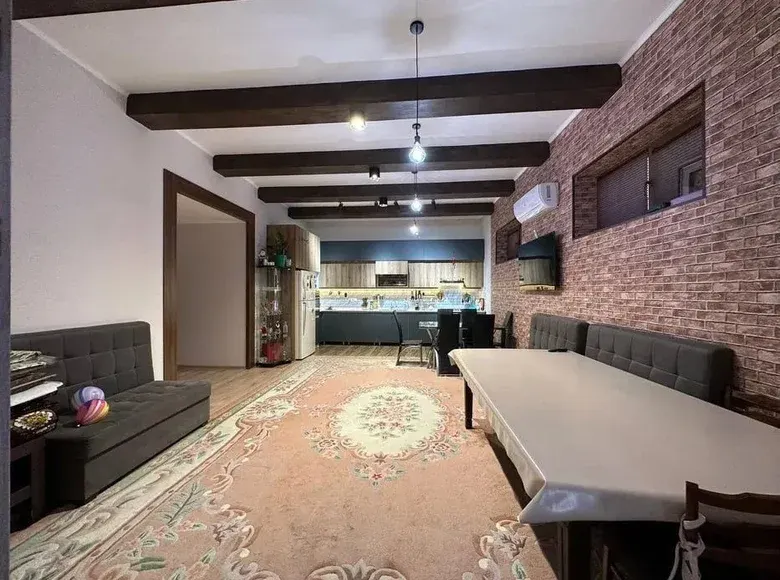 Sotiladi 5 xonali hovli uy, 150 m² — Yakkasaroy tumani